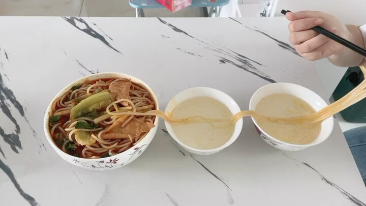 Bác sĩ bảo dạo này tôi bị nóng trong, phải ăn đồ thanh đạm, tôi: thanh đạm rồi đây #mì ốc