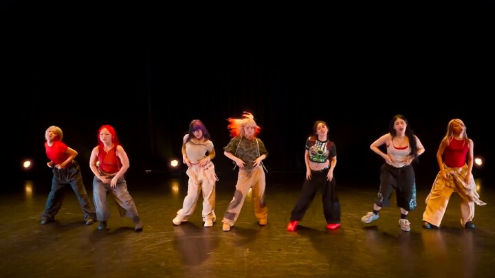 สมาชิกแต่ละคนออกแบบท่าเต้นของตัวเอง และมีการปล่อยวิดีโอห้องฝึกซ้อมเต้นเพลงใหม่ของ HANA ที่ชื่อว่า Bu