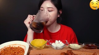 Mukbang ASMR| Mỳ cay samyang,gà chiên sốt và CoCa có là #food #mycay