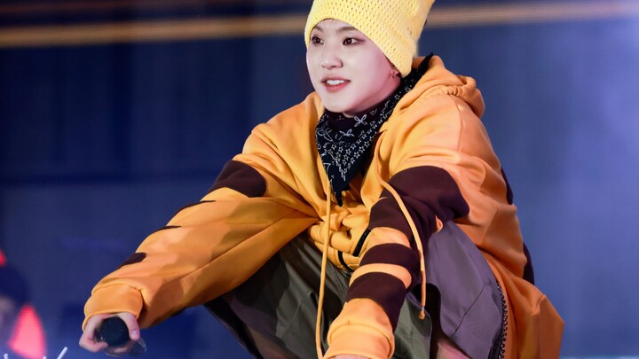 ที่แท้เสื้อผ้าลายเสือก็เป็นของแบรนด์คราบรา ตามใจลูกแบบนี้แหละ โฮชิแฮปปี้สุดๆ