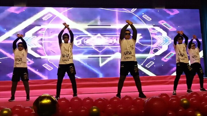 Xiangyang No. 5 High School Grade 10 New Year's Eve Party – Ultra-close Camera Angle, New Treasure I