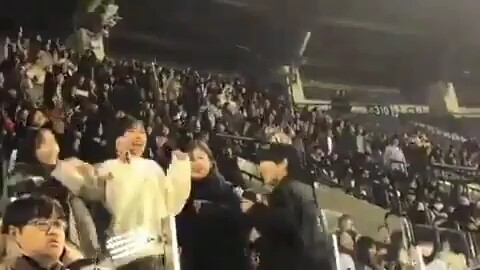 Ketika lagu YES OR YES Mengalun di Jeda Pertandingan Bisbol