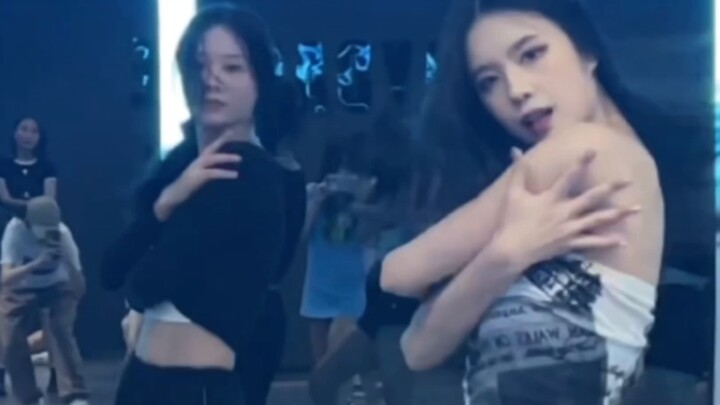 เกิร์ลกรุ๊ปวงใหม่ของเซินเจิ้น OK Dance Studio เพลง "FEARLESS" ของ LE SSERFIM เต้นได้อย่างสวยงามและคร