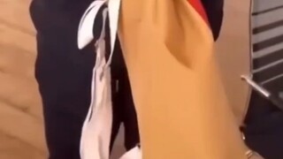 A girl bought a bag and couldn't button it. She thought it was a quality control problem. The mercha