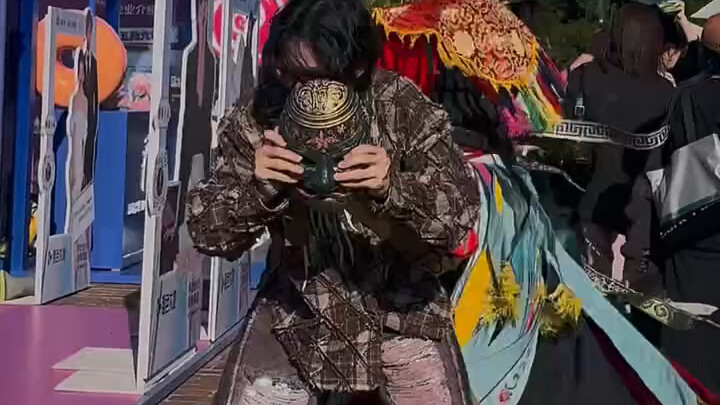Encountering a Nuo opera with mechanical puppets? The guy's dance is so creative!