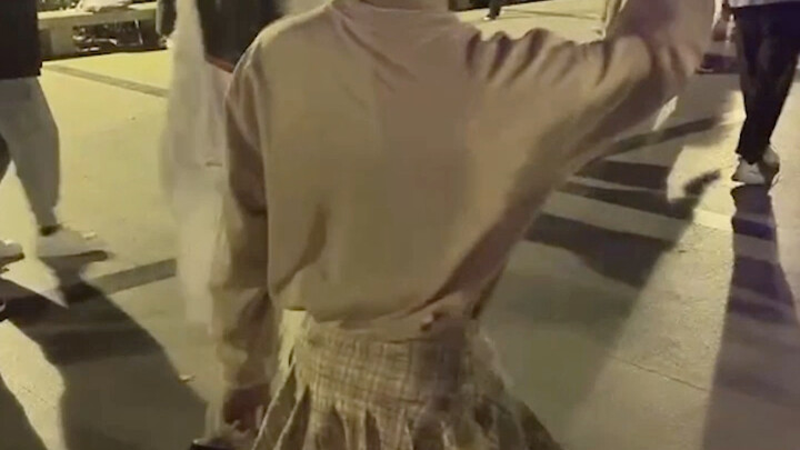 浪洋和王小贱跳广场舞