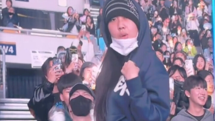 Lee Yoo-jung and Key’s impromptu dance at the IVE concert, with no one to stop them
