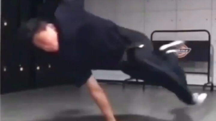Xem bboy cất cánh từ vị trí như thế nào