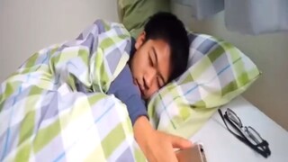Một ngày của sinh viên Nhật Bản, sáng đi học tối về tụ tập :>