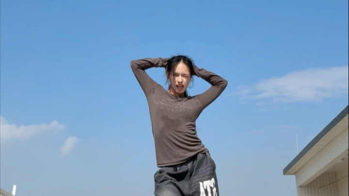 ดัดแปลงท่าเต้นเร็วบนเวทีส่งท้ายปีของ Jennie MMA แบบฟินๆ!