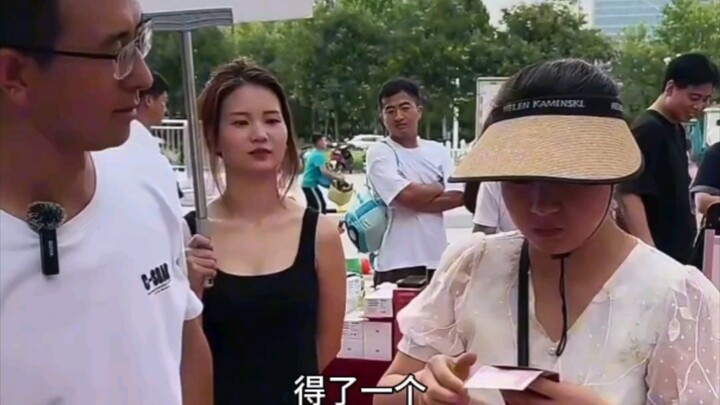 Sao cô gái trúng lì xì rồi mà vẫn không vui vậy?