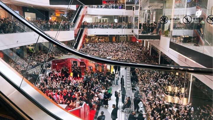 ดังจนคนแห่กันไปจนทั่วเมือง! กิจกรรมที่ทำให้ย่านธุรกิจเป็นอัมพาตต้องยุติลงก่อนกำหนด นานแค่ไหนแล้วที่ว