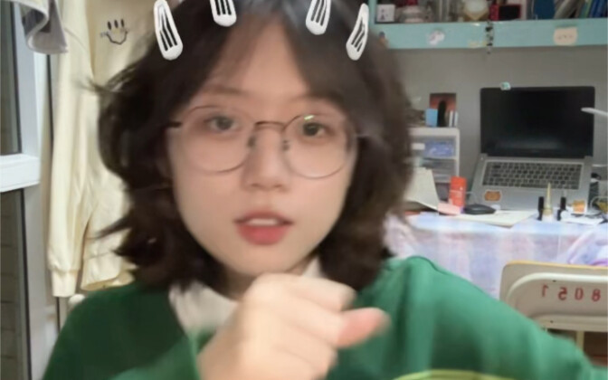 “收藏起来让你对象拍”考完概率论很开心搞个手势舞拍拍 爱的魔法～我眼睛怎么那么小…不懂^_^