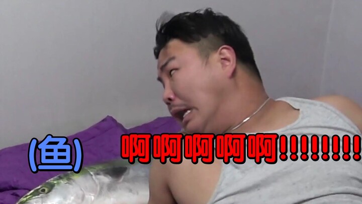 【韩国整蛊】如果把宿醉朋友的枕头换成生鱼！？