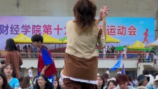 Đã thực hiện được ước mơ rồi, đời này cũng có thể một lần nổi tiếng trên sân vận động