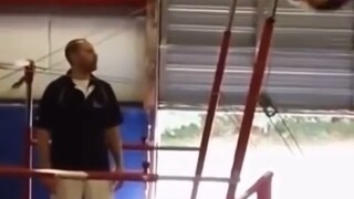 Huấn luyện viên thể dục dụng cụ: Bạn thực sự nghĩ rằng tôi chỉ là người quan sát chặt chẽ thôi sao?