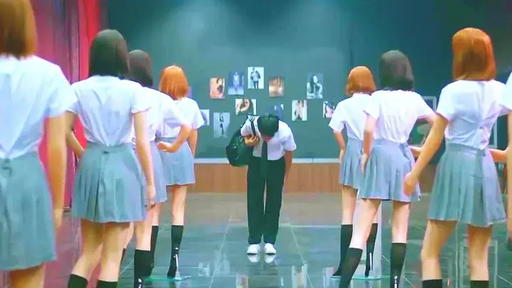 A Boy Stuck In All-Girls School & Becomes The Main Attraction