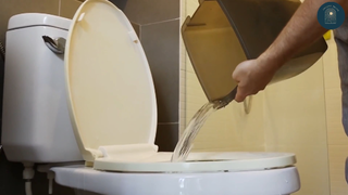 Đây Là Lý Do Vì Sao Đổ Nước Vào Bồn Toilet Lại Dẫn Đến Việc Xả Tự Động #kienthuc