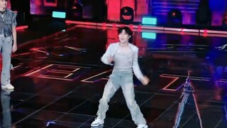 这段 dance battle 和C 绝了，我就问谁打得过…