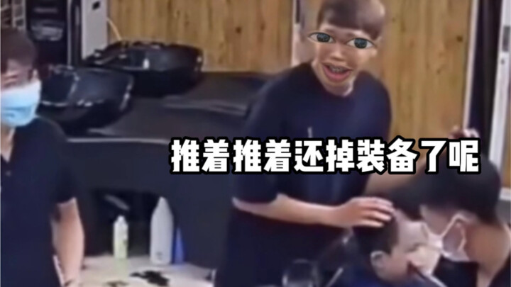 Nó quay lưng rồi bỏ đi.