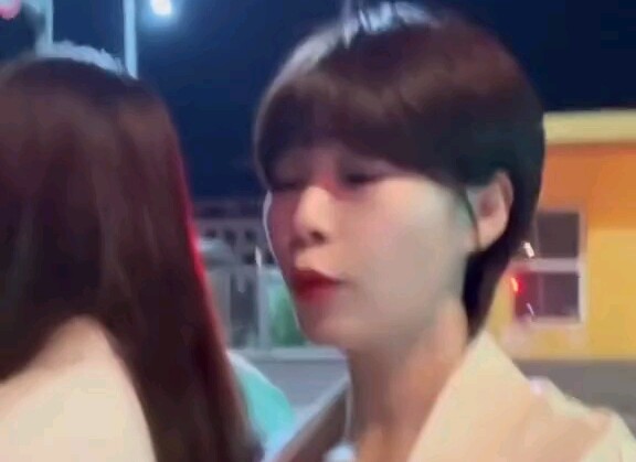 Aku juga pengin makan es krim.