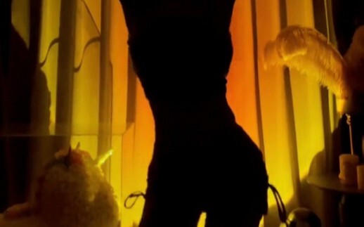 Về nguyên tắc là từ chối, nhưng không thể nói không với chị gái được.