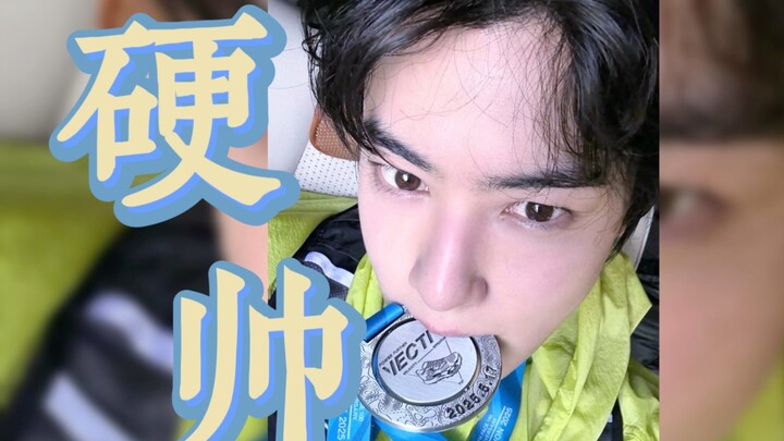 Ngân Ưu đã giành giải marathon nên không phải đi nghĩa vụ quân sự nữa; ngay cả người phụ nữ lạnh lùn