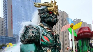 สาวๆ ใส่เสื้อที่สูงไม่ถึง 3 เมตร ความต่างนี้เจ๋งสุดๆ!