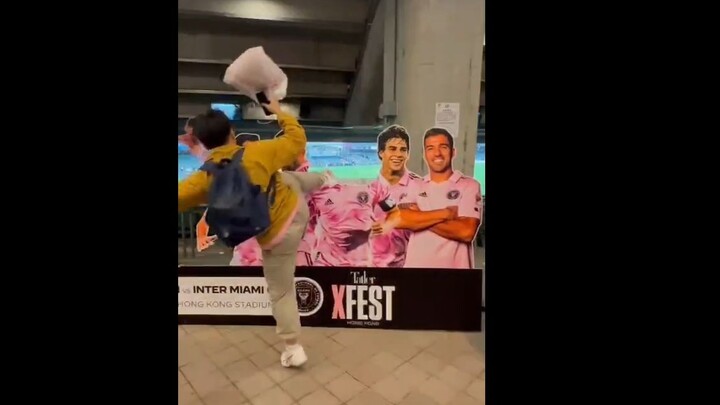 Seamless Transition! “Peach Blossom Shadows Fall, the Divine Sword Soars!”