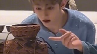 จางห่าว: "พูดก่อน" อู๋เล่ย: "ไม่ คุณพูดก่อนสิ" ฮ่าๆๆๆ
