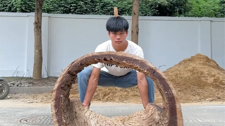 生活的艰辛，一步一脚印，愿你我所愿皆能如愿