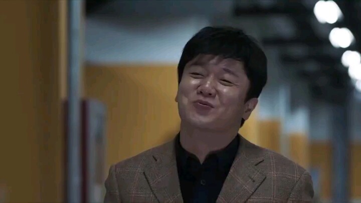 أنا والسيدة وانغ مو بريئان تمامًا، لا نلتقي إلا في العمل فقط، ومن المستحيل أن يكون هناك أي برنامج بي