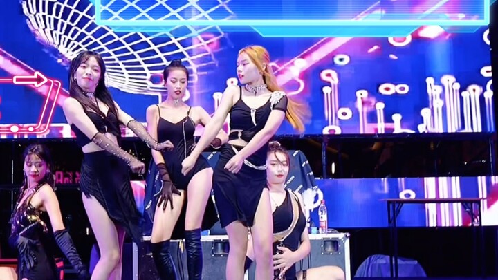 Grup cewek Lion Heart All YOU tampil live