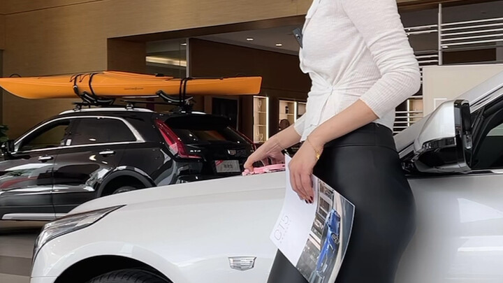 Ibu dari panggung peragaan busana Cadillac secara langsung