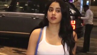 Janhvi Kapoor  😍 🥰 😘 Spotted At Mumbai Airport