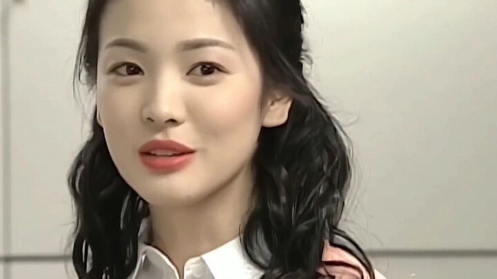 Woman tries to scam a Rolls-Royce owner—dreaming of being swept off her feet by a domineering CEO?