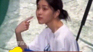 مشهد شهير لمعجب يتجنب الارتباط بشخصية مشهورة