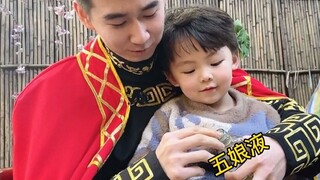 人间自有真情在，吃席别带塑料袋！