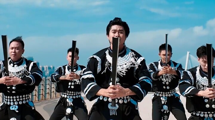 Who got swooned by the Jingpo knife dance! Watching it gave me goosebumps all over.