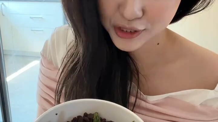 “I came here to eat, not to watch you do magic!”