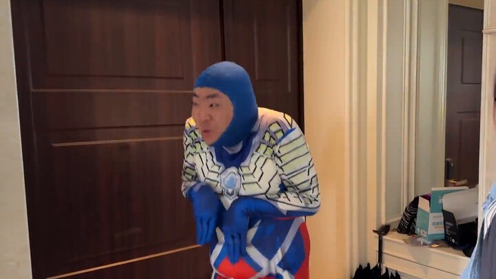 I dressed up as Ultraman and went to pick up my daughter from kindergarten, and it actually made her