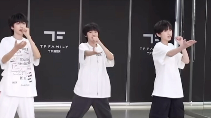 奕奇桂｜《是你》练习室三人直拍，天呐同步率高达99%