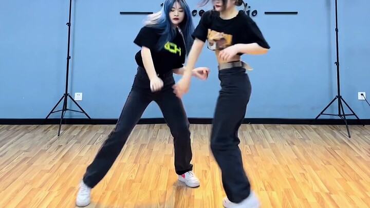 "ผู้สร้างปัญหา" หลิวเหยาเหวิน/จูจื้อซิน ฉันชอบเวทีนี้มาก!!! หนุ่มหล่อทั้งสองคนสุดยอดจริงๆ~ (เต้นคัฟเ