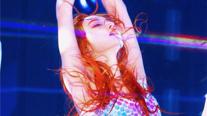 My goodness! She's so tough—she managed to finish the entire dance even with a broken bone! And yet 