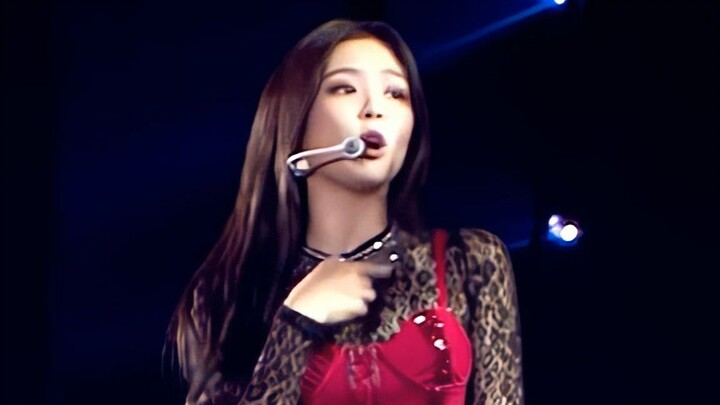 JENNIE—This rap is amazing! She could easily rely on her looks, but she chooses to show off her tale