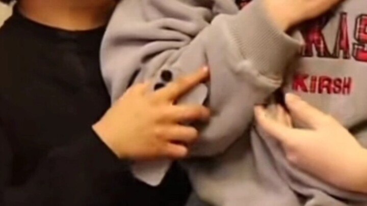 【Chaos】You can tell Ma Haoning really loves cuddling his wife.