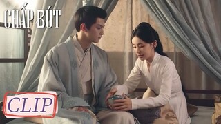 Clip Tập 10 Vân Kỳ thả thính! Đây là cách cô ấy lấy kẹo từ tay Lục Hoài | Chấp Bút | WeTV