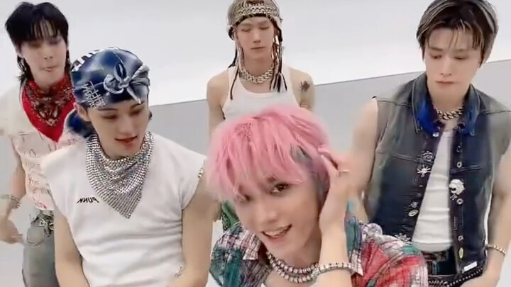 【NCT U】Thử thách “Touch My Body”! Vừa tình cảm vừa đáng yêu!