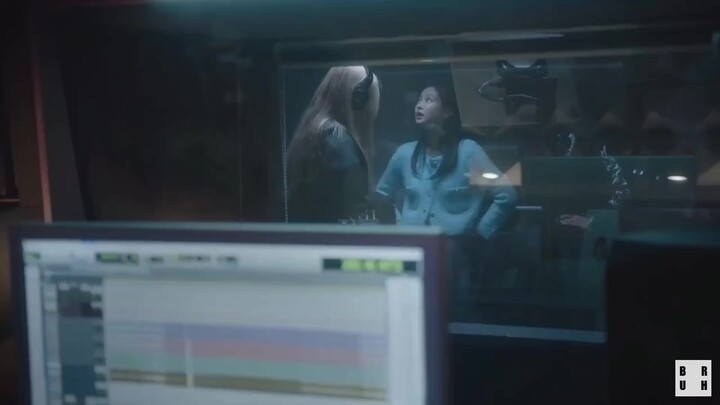 Rosé’s $7000 pants? Jennie snagged an exact match for just $100!