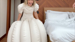 This inflatable latex skirt really made me laugh to death. The unboxing video was so fun.
